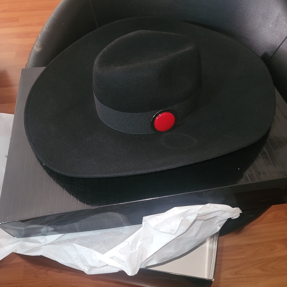 Georgio Armani hat